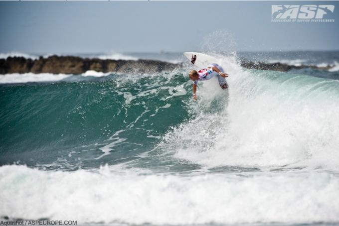 Surfing in Ericeira - Ribeira D'Ilhas