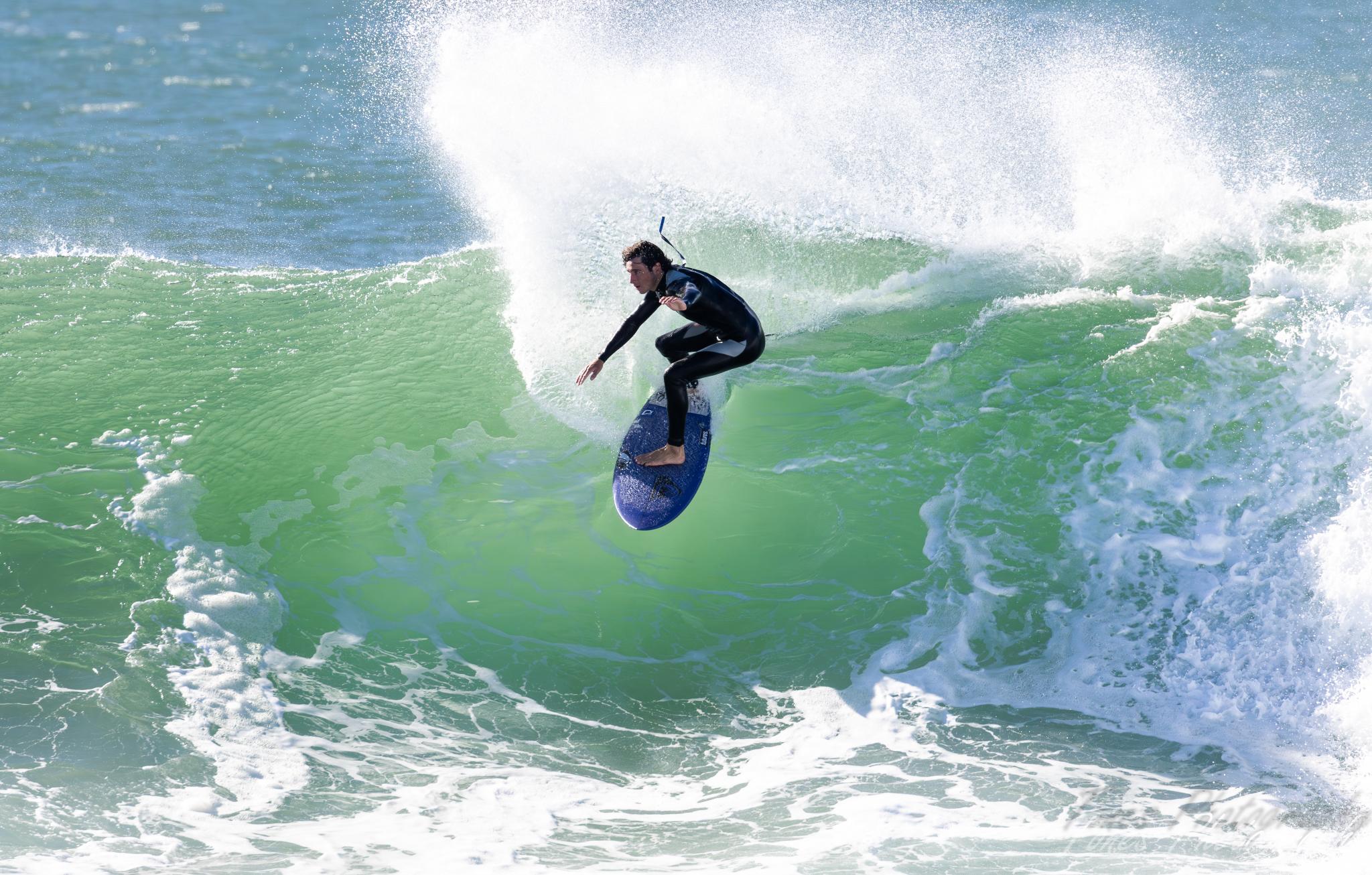 Surfer dropping in at Cowries